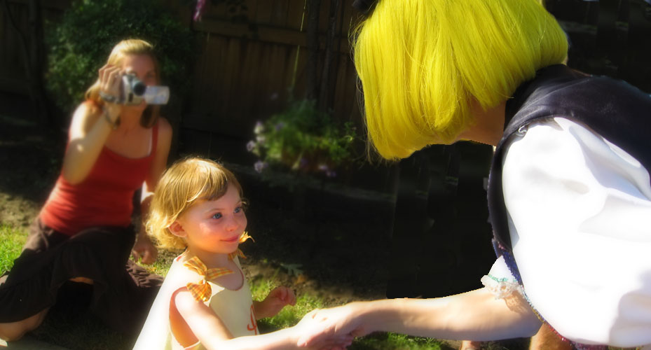 A woman with yellow hair shaking hands with a little girl.